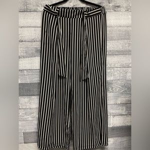 Urban romantics black white striped pants